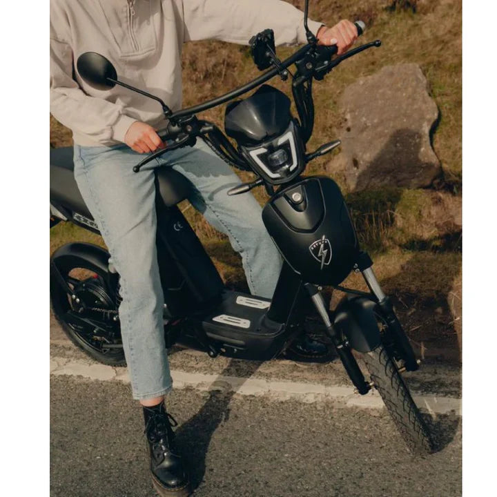 Eskuta SX-250 Series IV Moped Style EAPC Electric Bike 2023